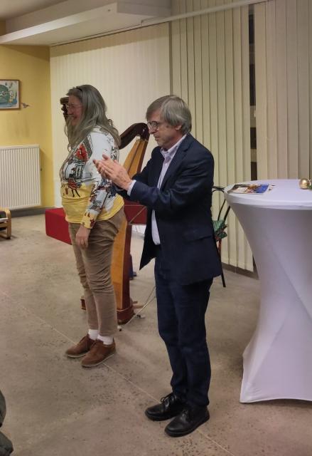 Manfred Baumann und Harfenspielerin